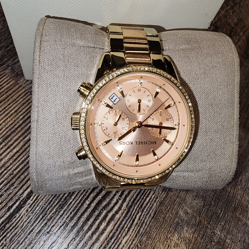 Michael kors watch - Picture 9 of 13